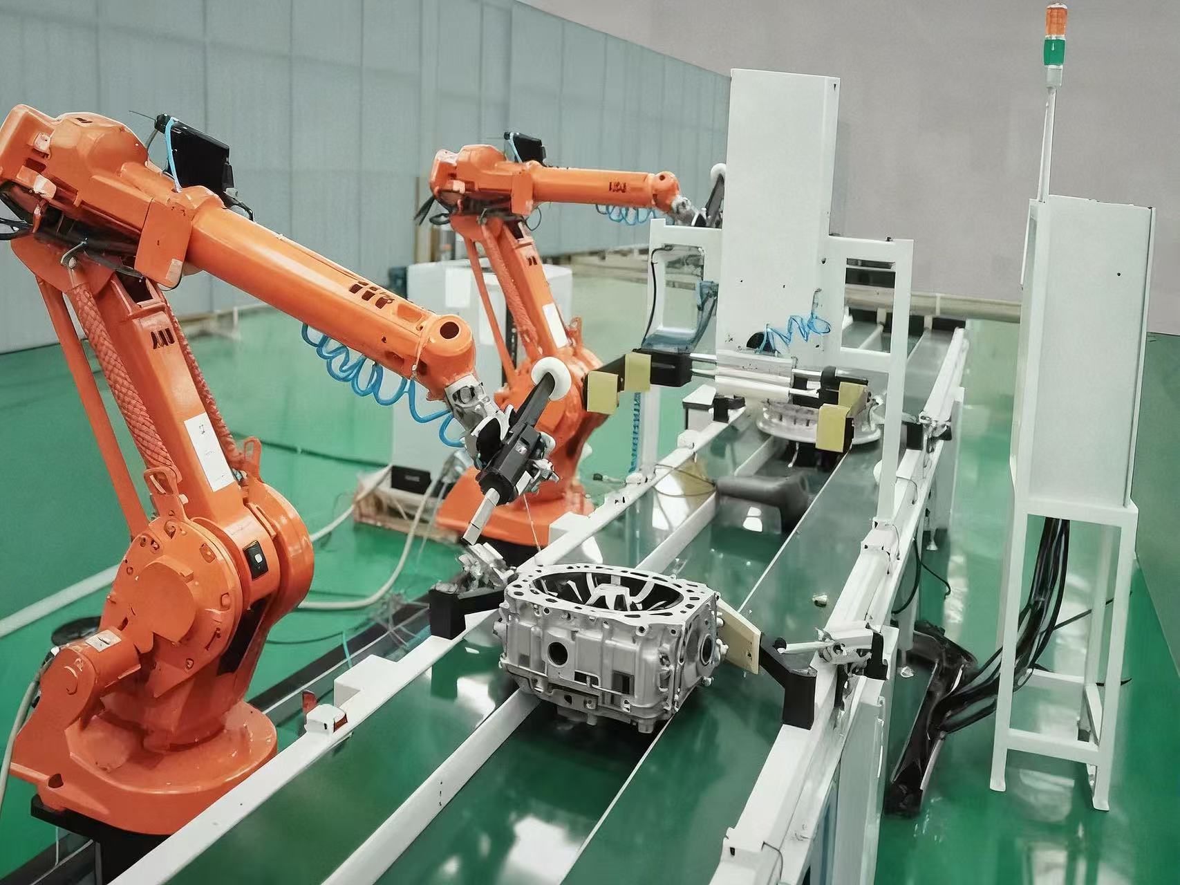 南京新控铸件打磨机器人实战应用解析:汽车零部件打磨实践