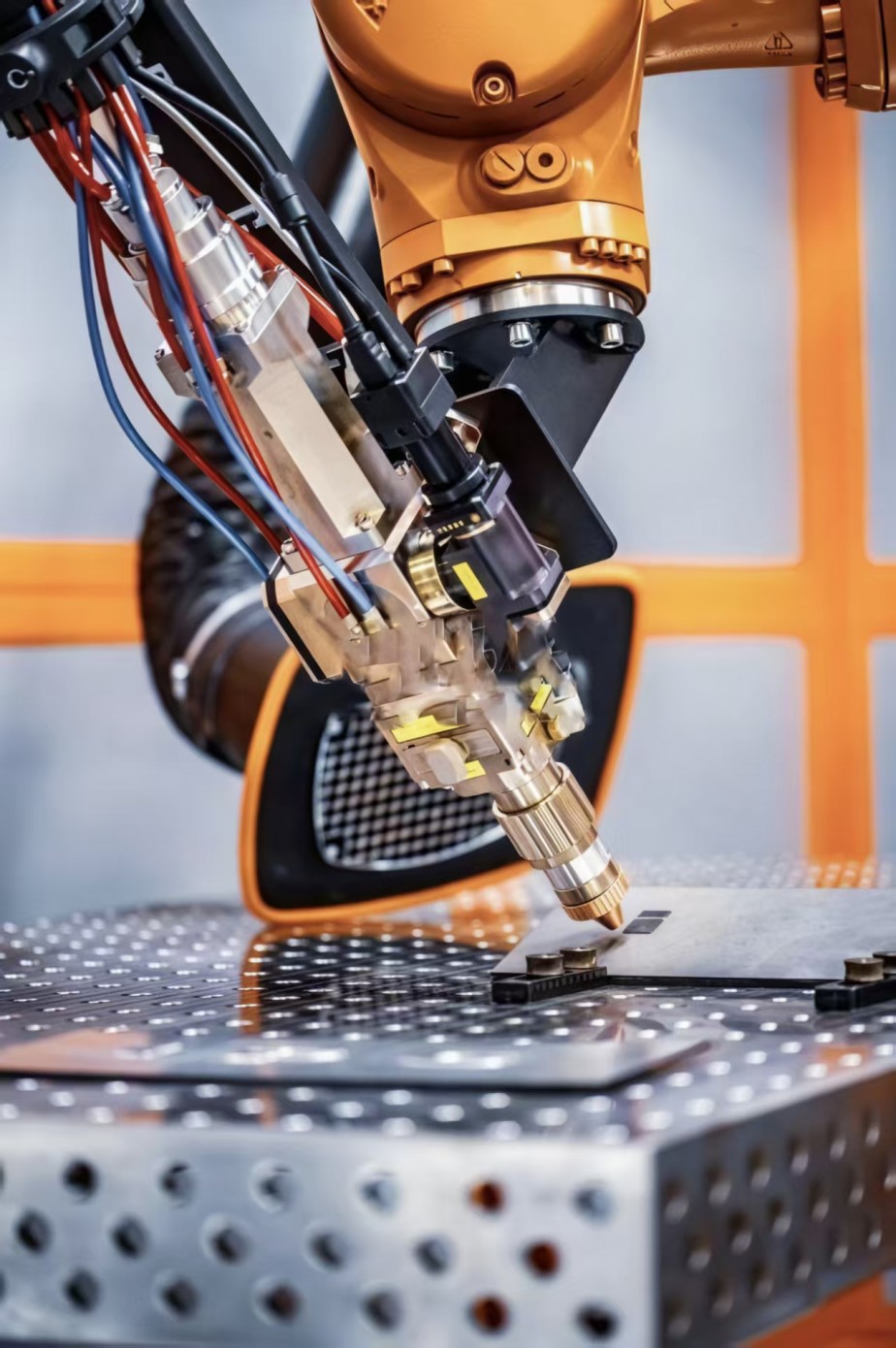 AI赋能打磨机器人新范式：从“参数依赖”到“工艺自进化”的系统跃迁——南京新控如何构建工业打磨的长期智能能力